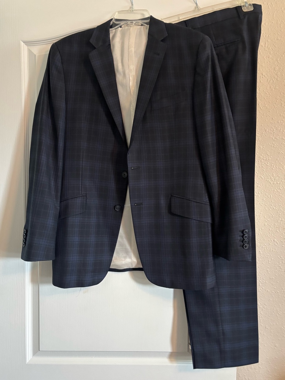 Joseph Abboud Navy Plaid Two-Piece Suit Blazer & Pants 40L jacket, 36x34 pants